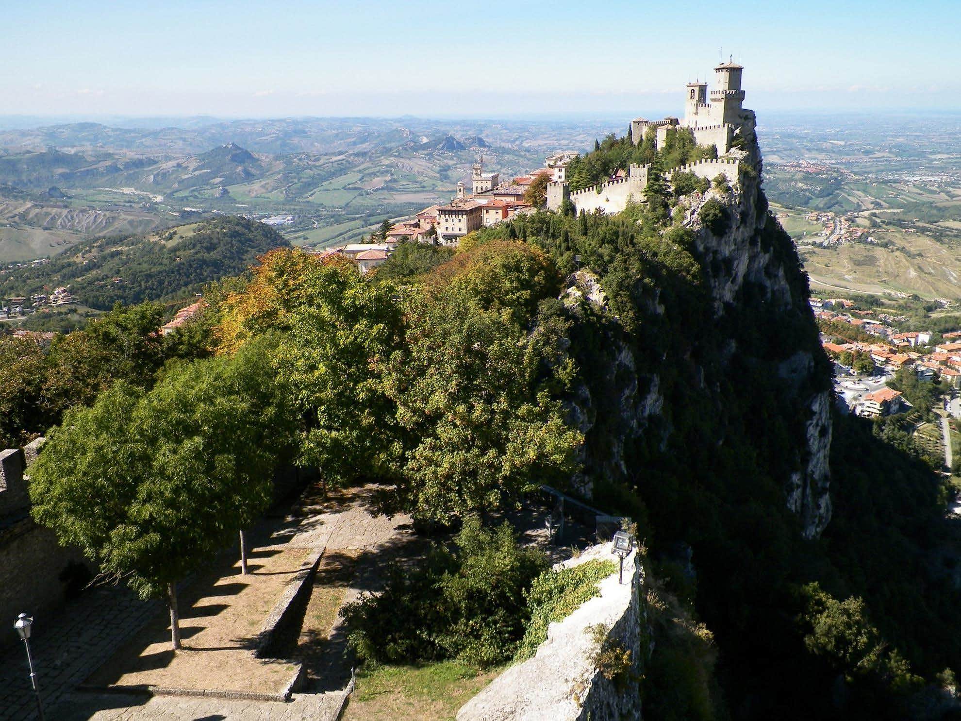 Sedi Grandi Scuole nella Repubblica di San Marino con servizi on line